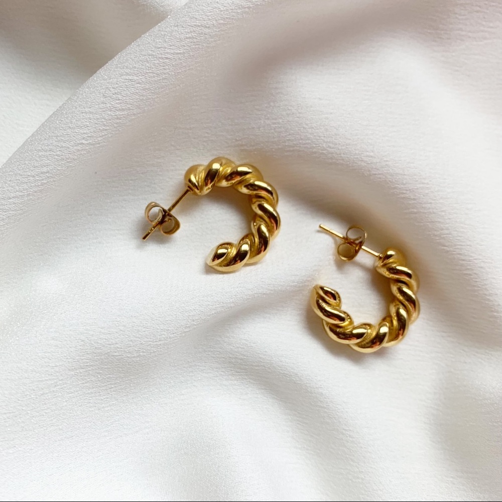 18K Gold twist hoop earrings